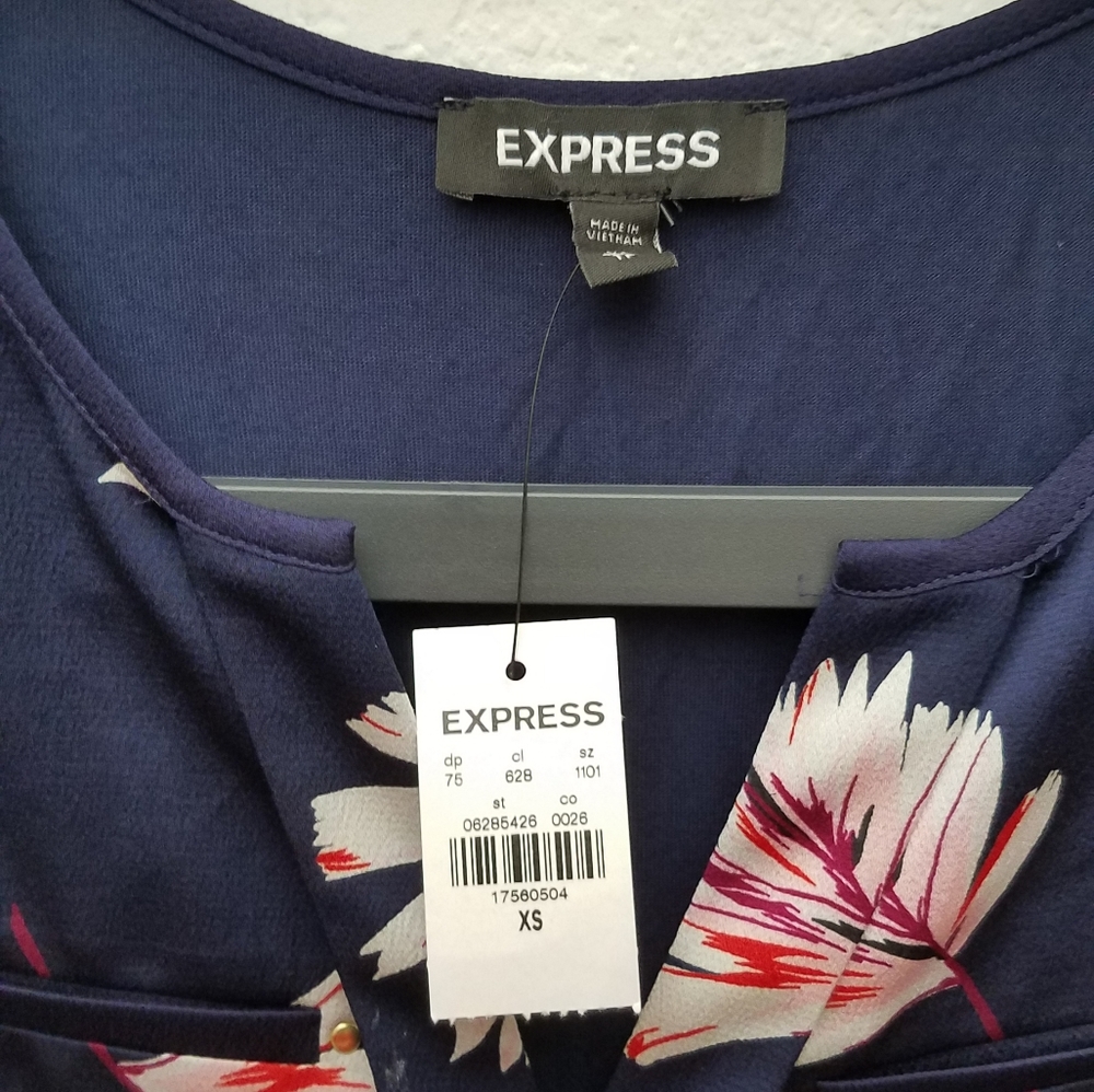 NWT Express Blue Sleeveless Blouse - Picture 3 of 4